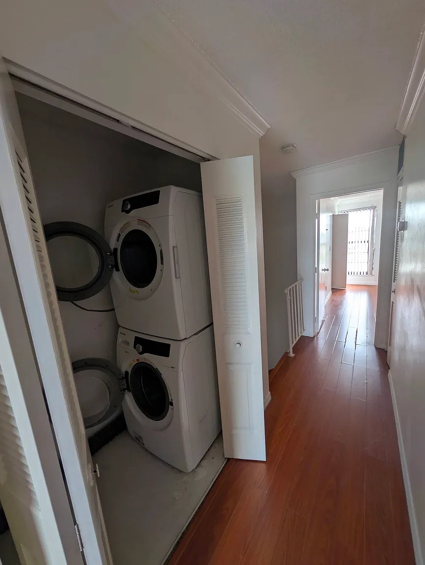 washer/dryer - 1624 NW 90th Way