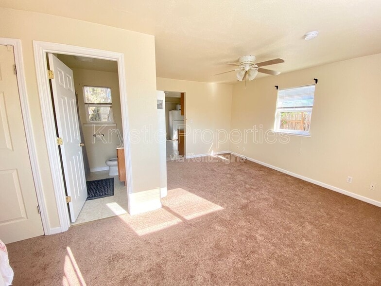 Building Photo - 544 Porter St