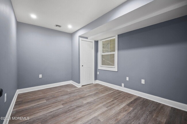 Building Photo - 143 Center Ave