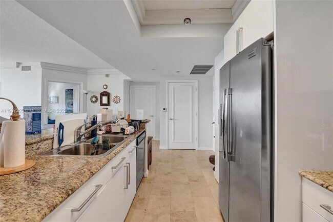 Building Photo - 19501 W Country Club Dr