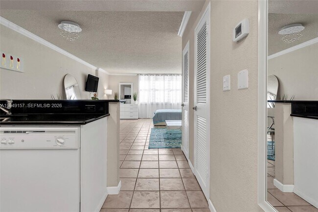 Building Photo - 2501 S Ocean Dr