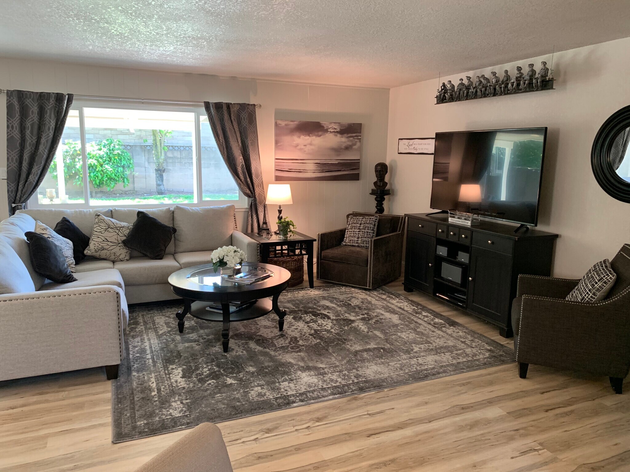 Building Photo - 9062 Salmon Falls Dr