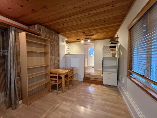 Building Photo - 15459 Bonney Ln Blvd