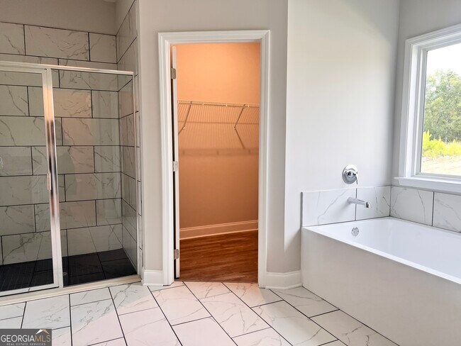 Building Photo - 8024 English Ivy Ct