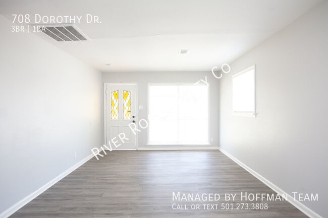 Building Photo - 708 Dorothy Dr