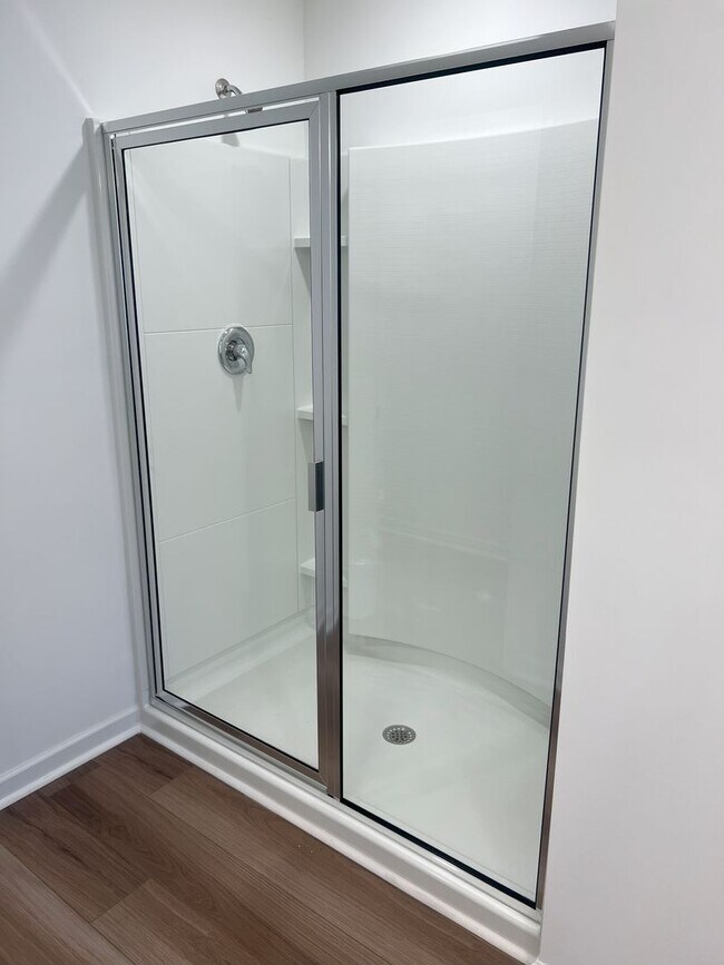 Building Photo - Bright & Modern 3-Bedroom Townhome in a Prime Triangle Location!