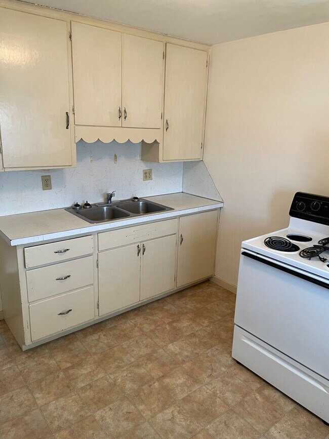 Kitchen - 310 Harrison St