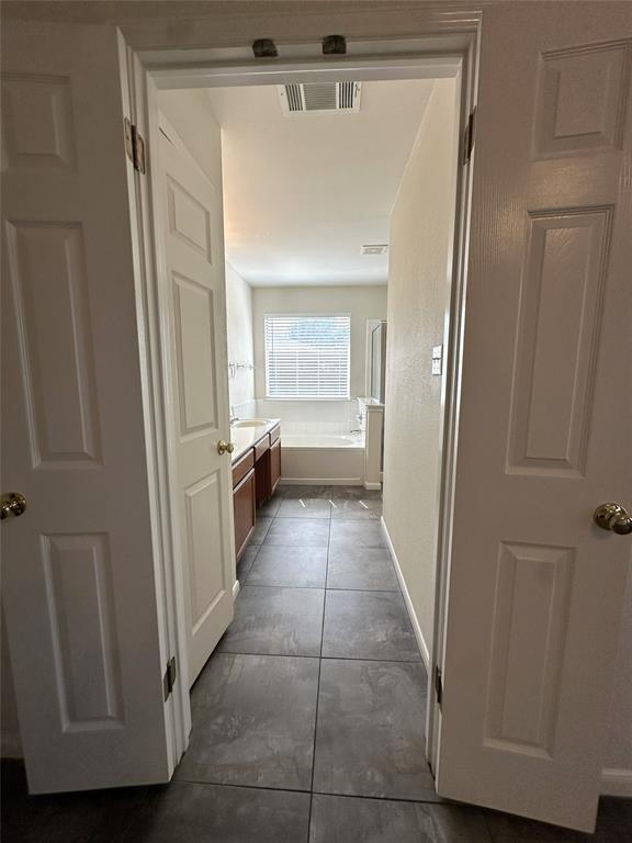 Building Photo - 722 Ranier Ln