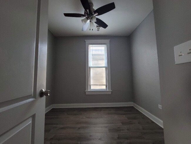 Building Photo - 7634 S Drexel Ave