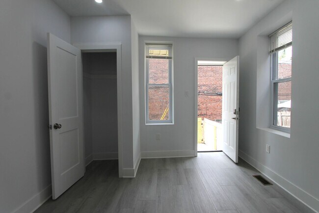 Building Photo - 103 E Coulter St