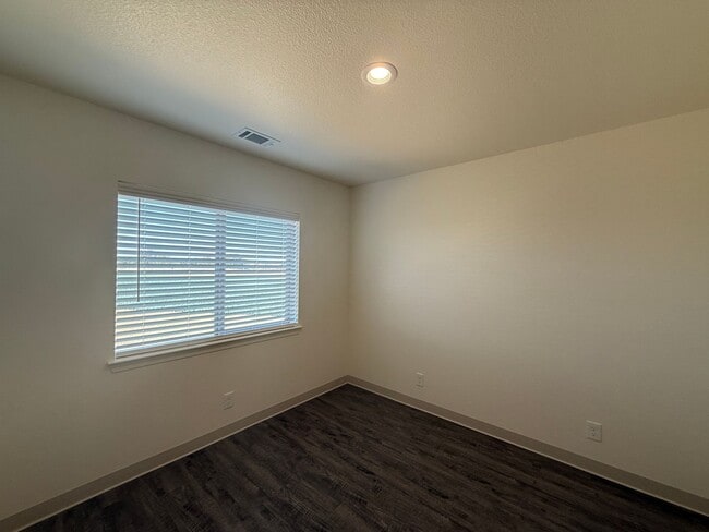 Building Photo - Free Month of Rent for Move in before Dec 1st - Brand New Upstairs 3 Bedroom Apartment