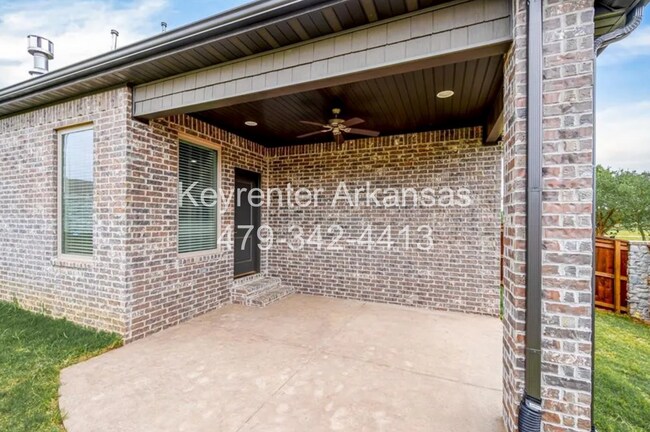 Building Photo - 400 SW Ramsey Ln