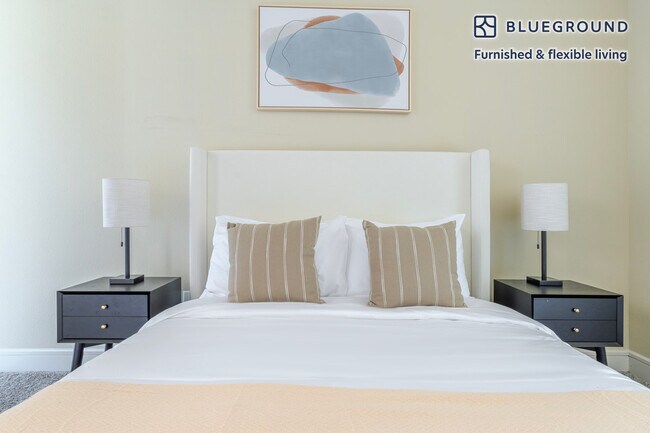 Building Photo - 214 Barton Springs Rd