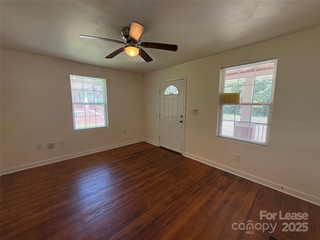 Building Photo - 2827 Morson St