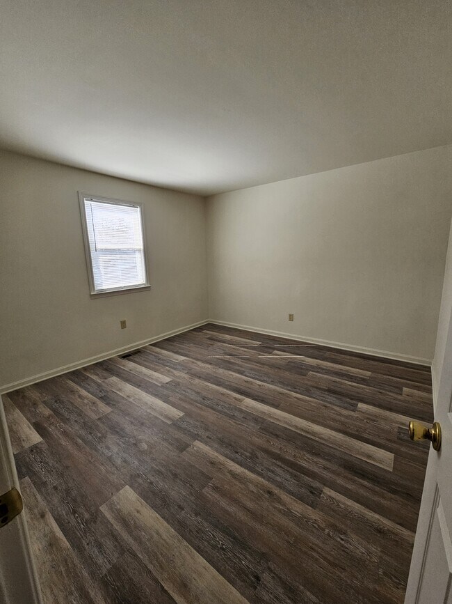 Building Photo - 148 E Plover Dr