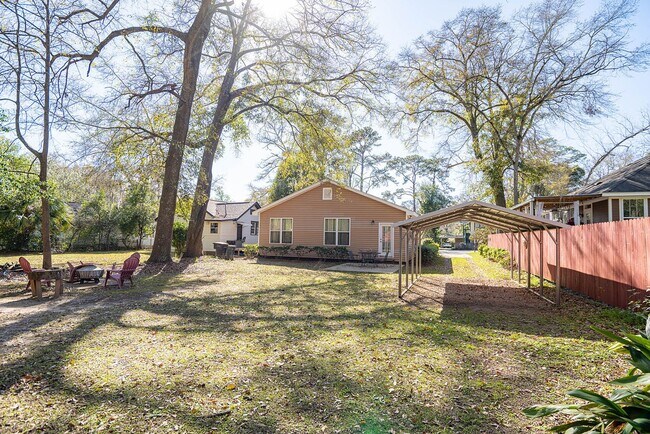Building Photo - Cozy Midtown 3 Bed / 2 Bath Retreat!