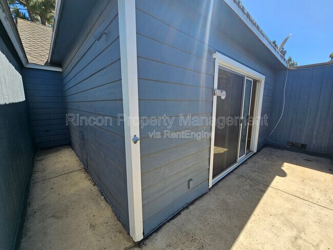 Building Photo - 2632 Captains Ave