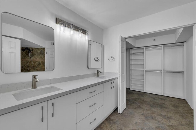 Building Photo - 3500 Mystic Pointe Dr