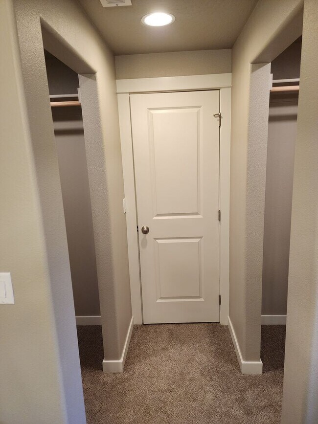 Building Photo - New 3 bedroom Hayden Home
