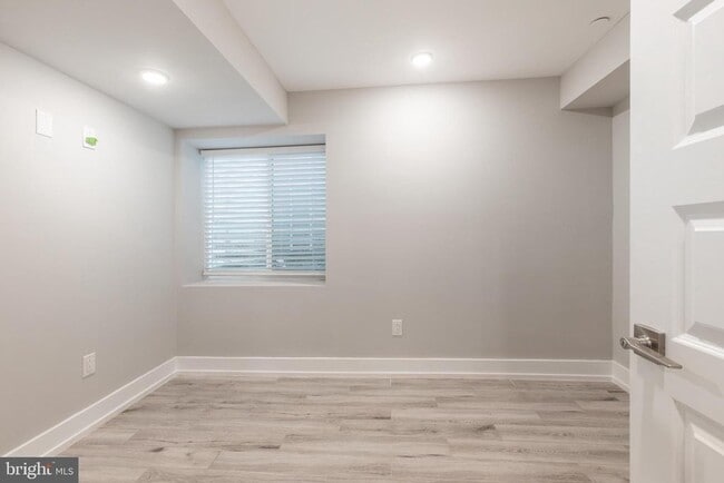 Building Photo - 2550 N Howard St