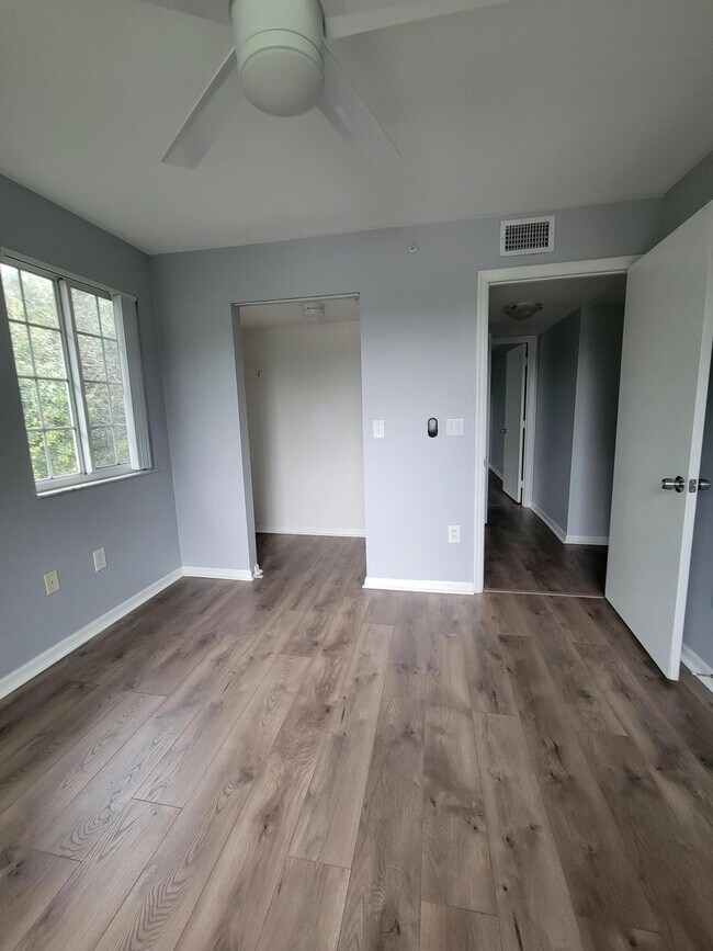 Building Photo - 1400 Crestwood Ct S