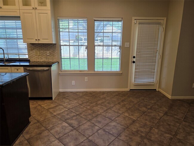 Building Photo - 231 Needleleaf Ln