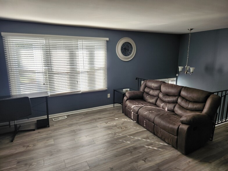 shared living room area, flat screen TV, desk, sitting area - 8917 Loughran Terrace