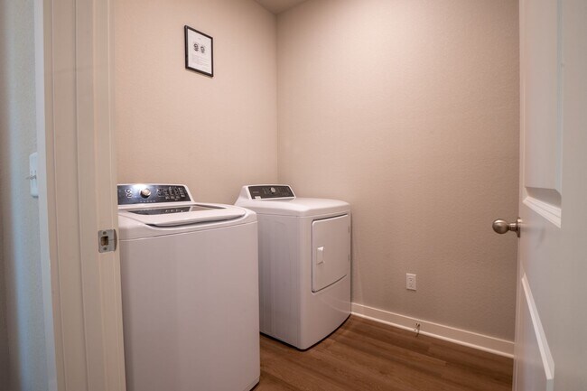 Building Photo - 1195 N Pink Ter