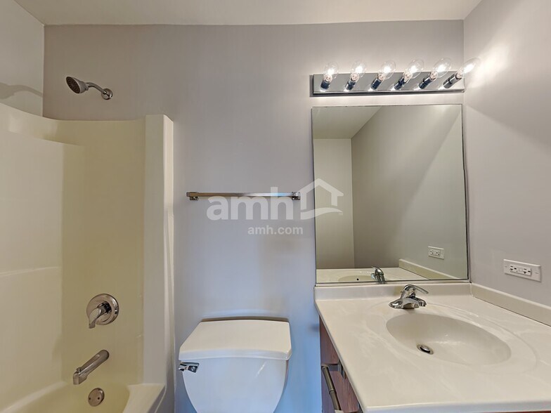 Building Photo - 1304 Lasser Dr
