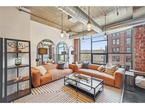 Building Photo - 718 N Washington Ave