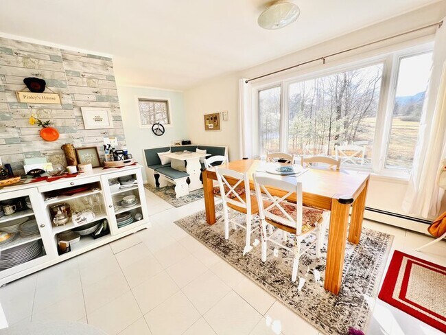 Building Photo - Woodstock/Hunter romantic getaway in nature on 3.5 acres