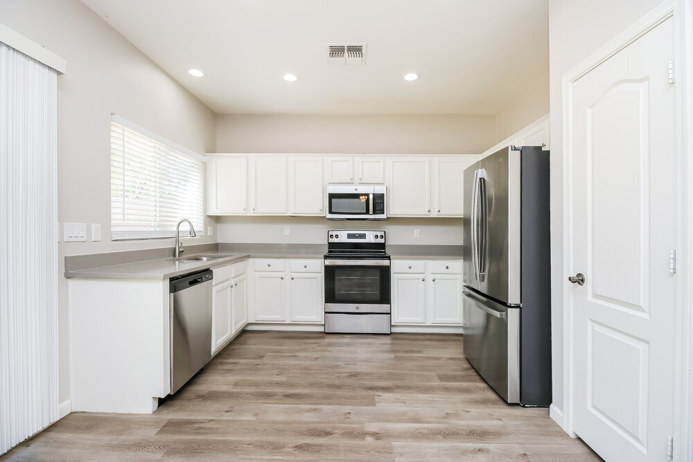 Building Photo - 11559 W Buchanan St