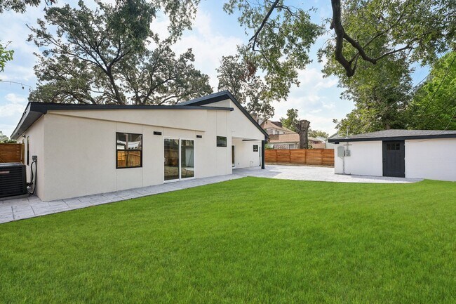 Building Photo - 3729 Rio Vista St