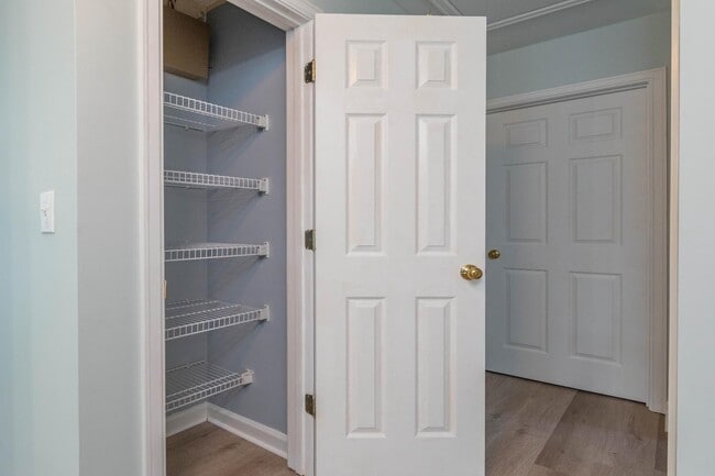 Building Photo - 9300 Greythorne Way