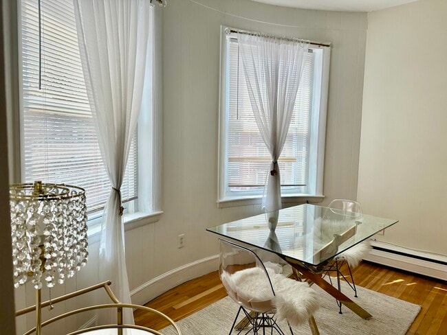 Building Photo - 199 Winthrop Rd