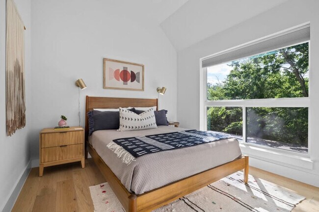 Building Photo - 1204 E 32nd St