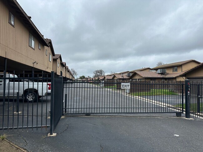 Building Photo - 32 S Parsons Ave