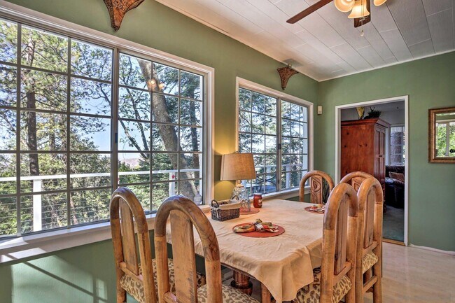 Building Photo - 23984 Skyland Dr
