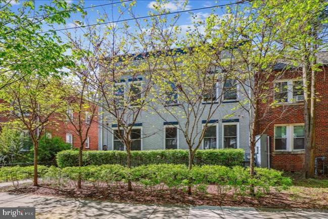 Building Photo - 1340 Nicholson St NW