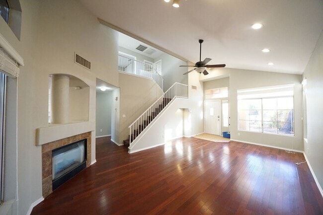 Building Photo - SHOWINGS AVAILABLE NOW