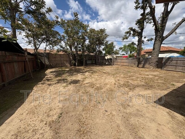 Building Photo - 514 N Summers St