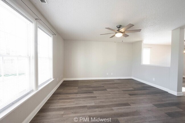 Building Photo - Charming 3-Bedroom Home with 2.5 Baths - Greenfield, IN!