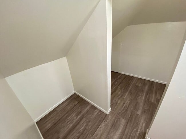 Building Photo - 635 Thompson Ave NE