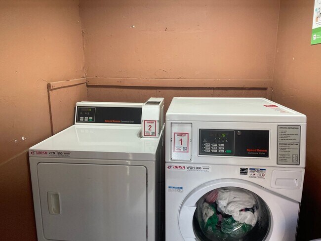 Building Photo - 1414 W Vassar Ave