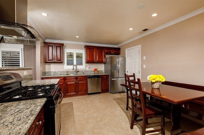 Building Photo - 395 Deep Dell Rd