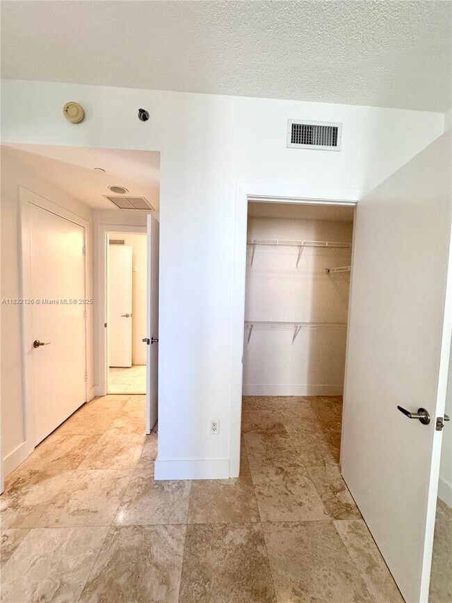 Building Photo - 1060 Brickell Ave