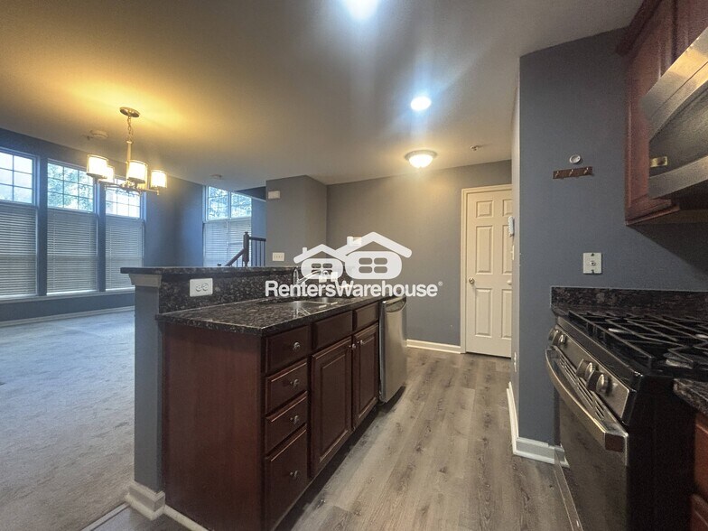 Building Photo - 923 Pine Forest Ln