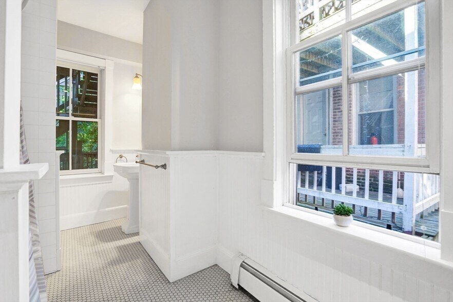 Building Photo - 151 Highland St