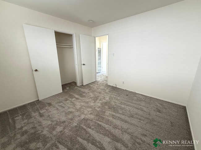 Building Photo - Renovated 3BR Duplex Home – Garage, Laundry, Parking