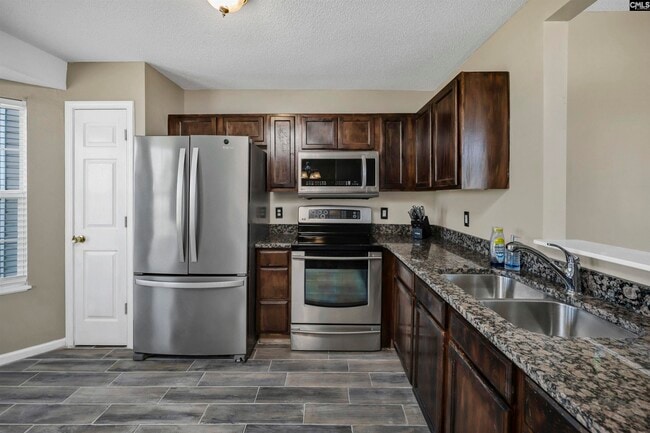 Building Photo - 331 Woodcote Dr